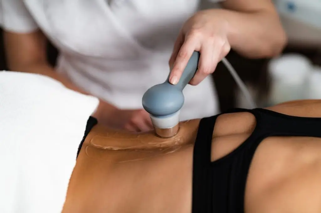 therapeutic-ultrasound-muscle-pain-relief-radiant-chiropractic-canterbury - Radiant Chiropractic Melbourne Therapeutic ultrasound treatment applied to the lower back muscles